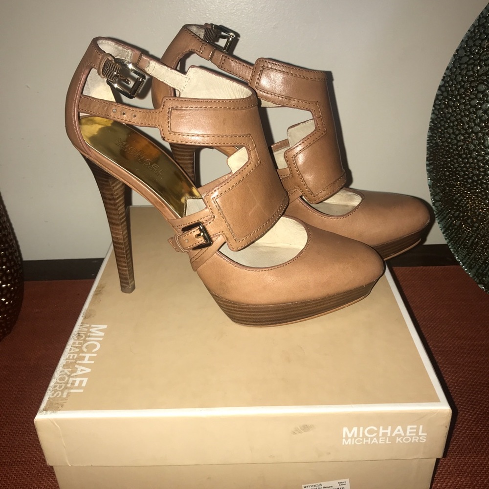 Tan Michael Kors Pumps